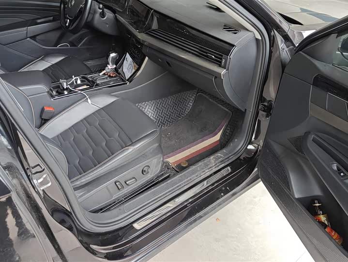 Фото 8 - Volkswagen Passat