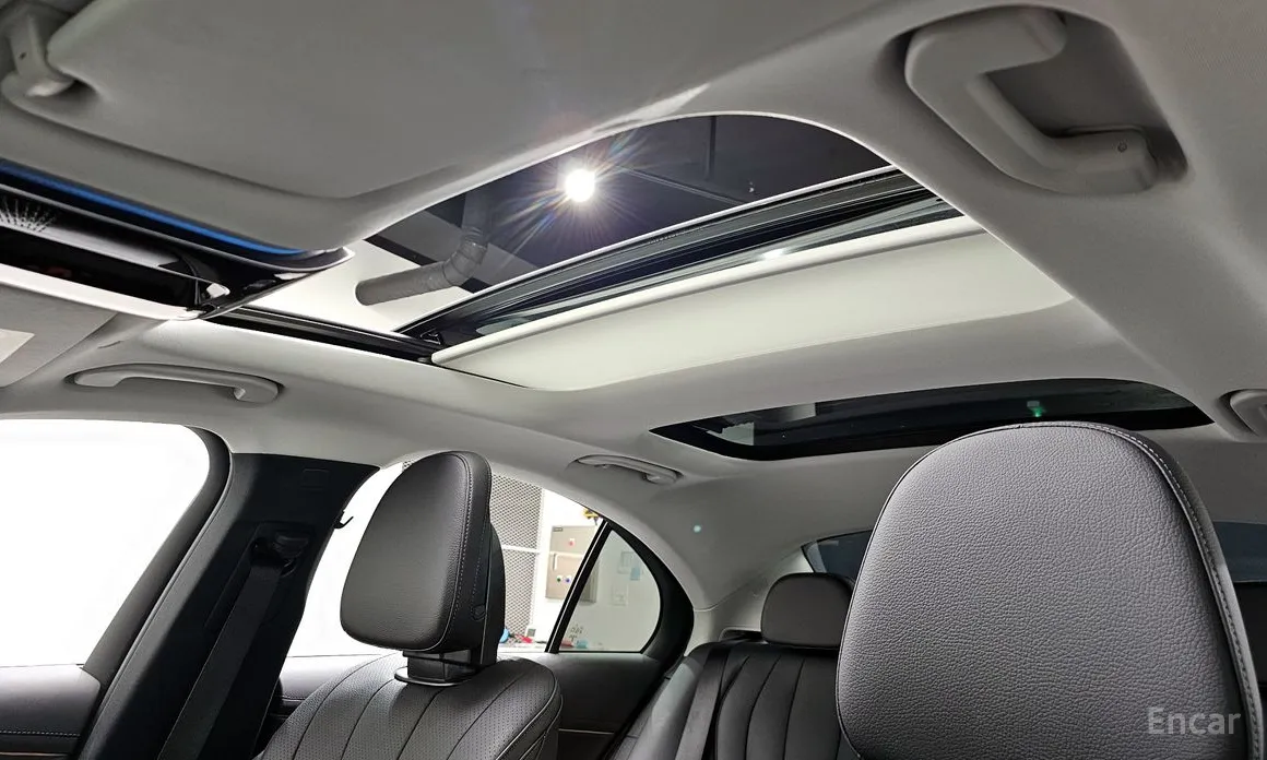 Фото 19 - Mercedes-Benz E-Class