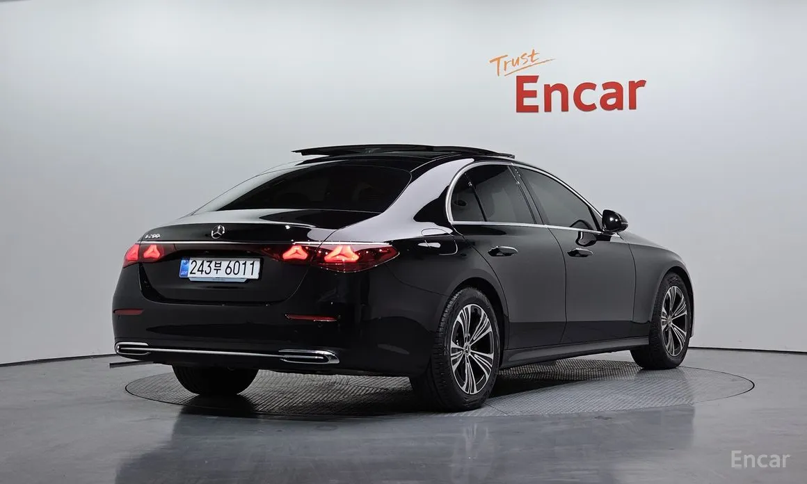 Фото 2 - Mercedes-Benz E-Class