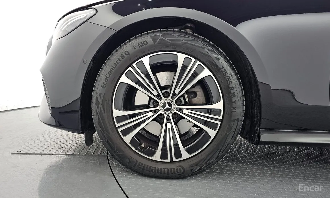 Фото 5 - Mercedes-Benz E-Class