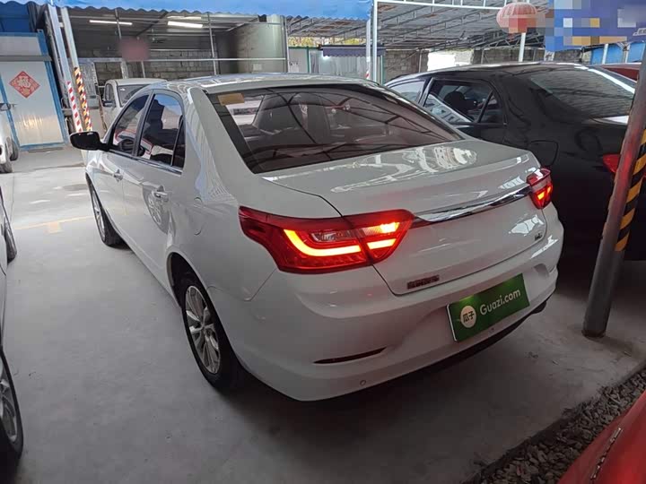 Фото 5 - Geely Vision