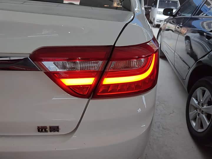 Фото 8 - Geely Vision