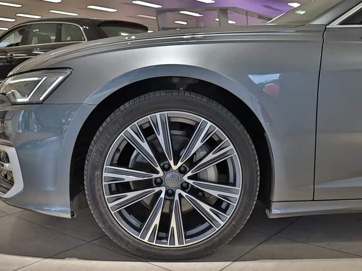 Фото 7 - Audi A6L