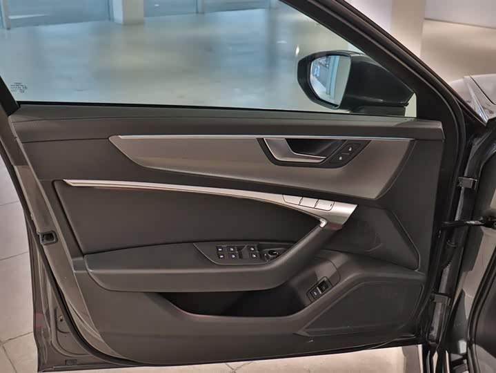 Фото 8 - Audi A6L