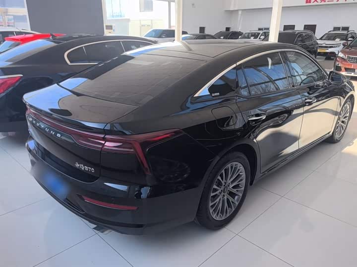 Фото 7 - Bestune B70