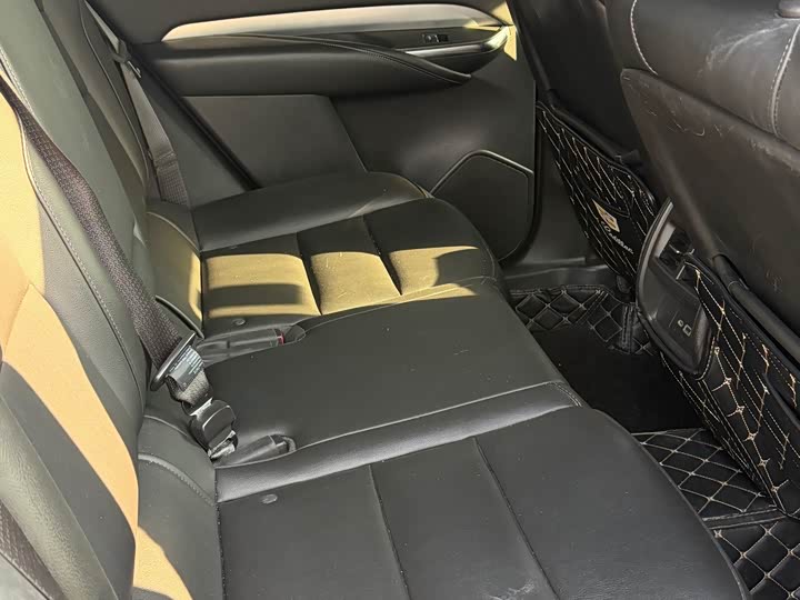 Фото 8 - Cadillac XT4