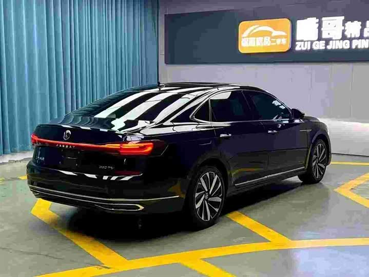 Фото 7 - Volkswagen Passat