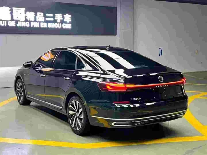 Фото 9 - Volkswagen Passat