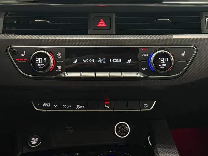 Фото 9 - Audi A4L