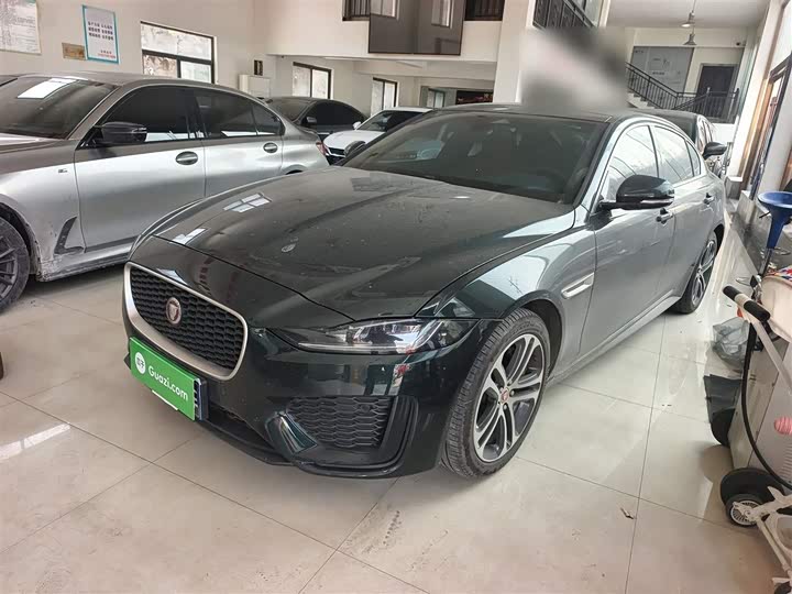 Фото 2 - Jaguar XE L