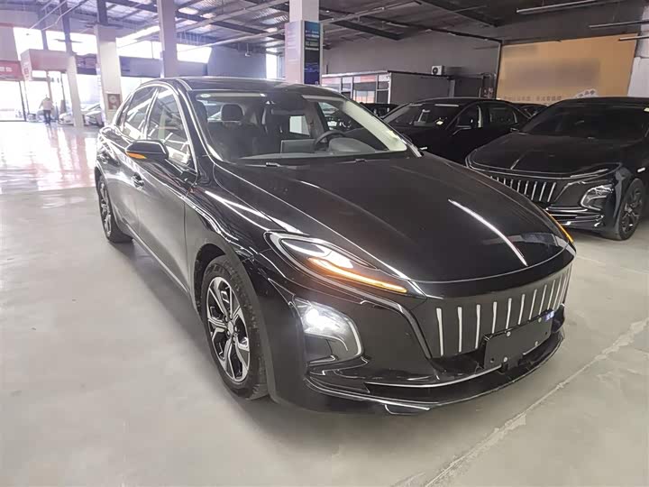 Фото 4 - Hongqi E-QM5