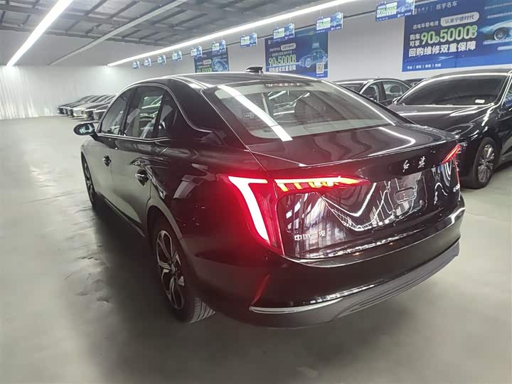 Фото 5 - Hongqi E-QM5