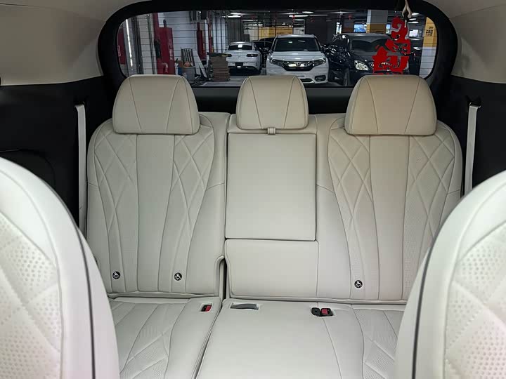 Фото 8 - Denza D9