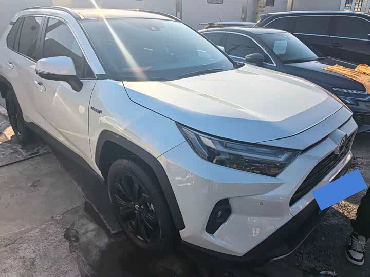 Фото 3 - Toyota RAV4