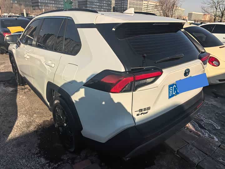 Фото 4 - Toyota RAV4