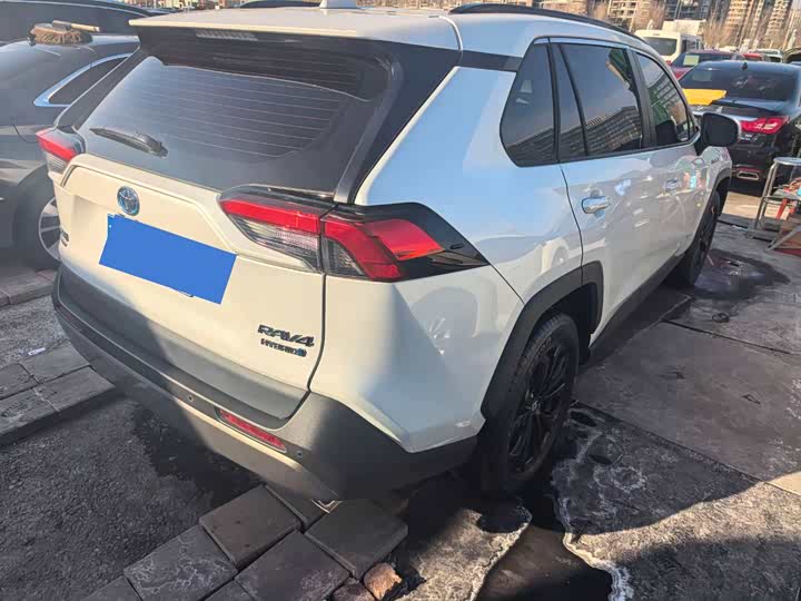 Фото 5 - Toyota RAV4