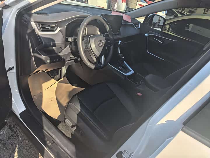 Фото 6 - Toyota RAV4