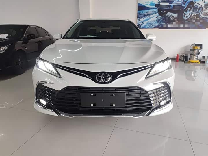 Фото 3 - Toyota Camry