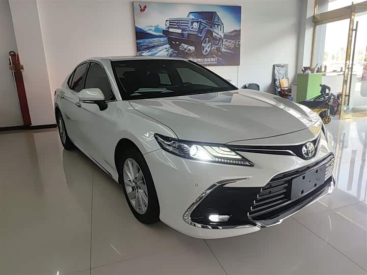 Фото 4 - Toyota Camry
