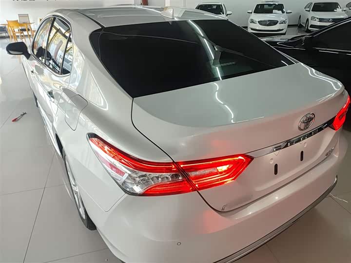 Фото 5 - Toyota Camry