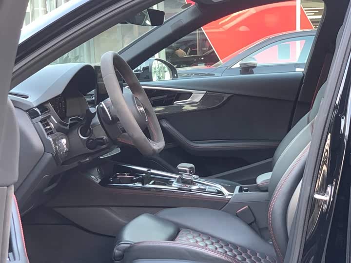 Фото 9 - Audi RS 4