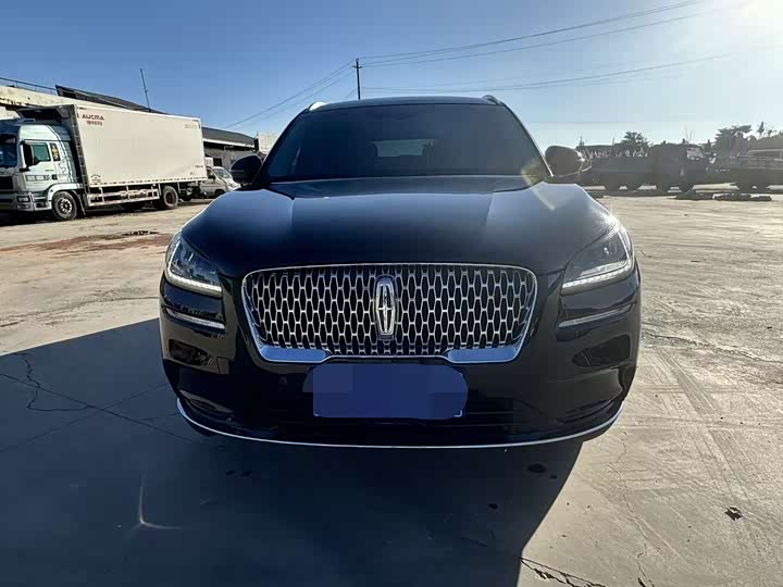 Фото 2 - Lincoln Corsair