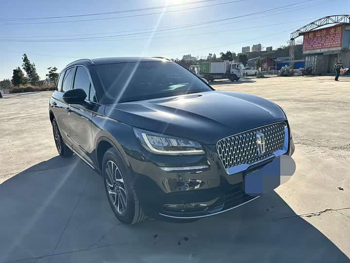 Фото 3 - Lincoln Corsair