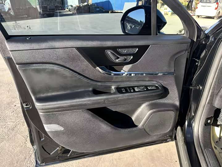 Фото 8 - Lincoln Corsair