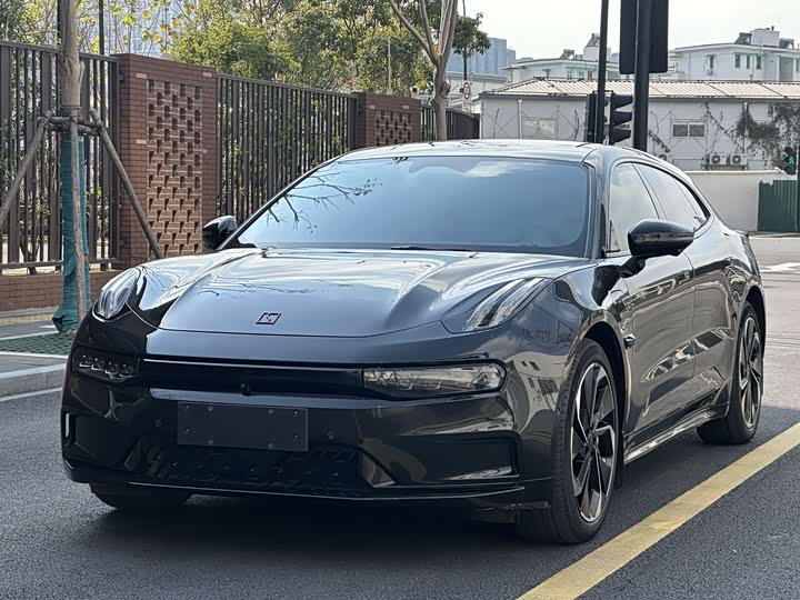 Фото 1 - Zeekr 001