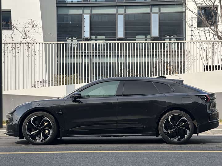 Фото 4 - Zeekr 001