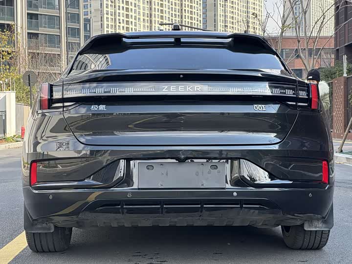 Фото 6 - Zeekr 001
