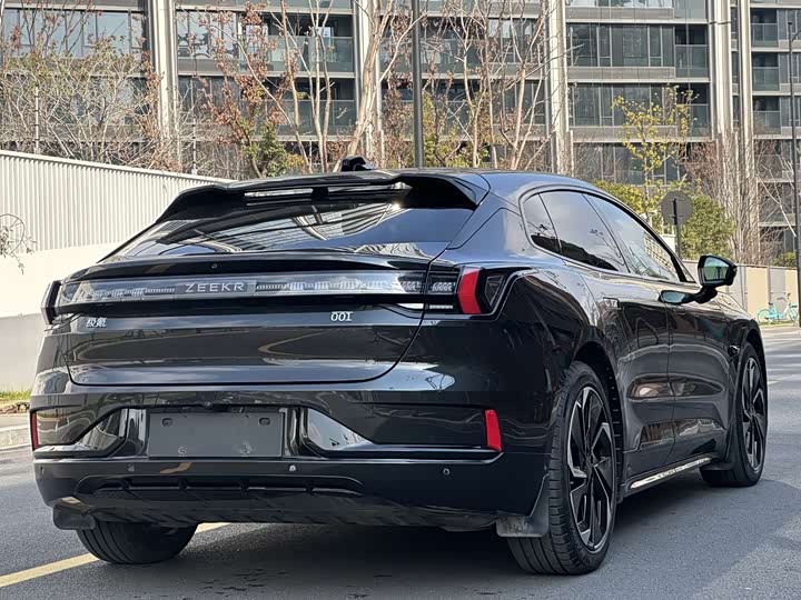Фото 7 - Zeekr 001