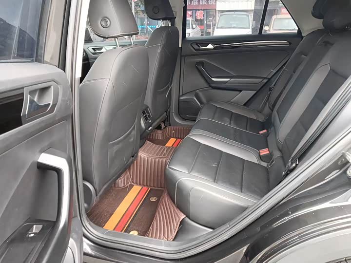 Фото 5 - Volkswagen T-Roc