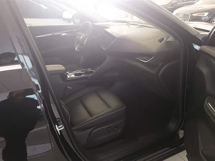 Фото 8 - Buick Envision Plus