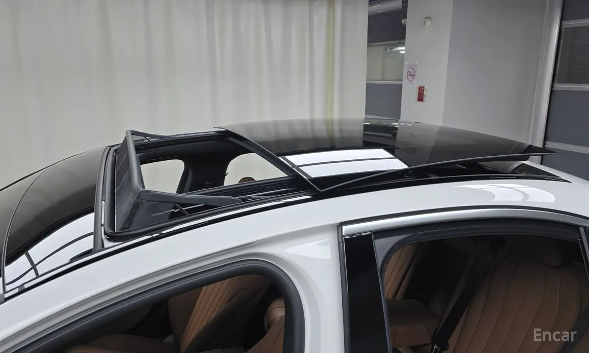 Фото 19 - Mercedes-Benz E-Class