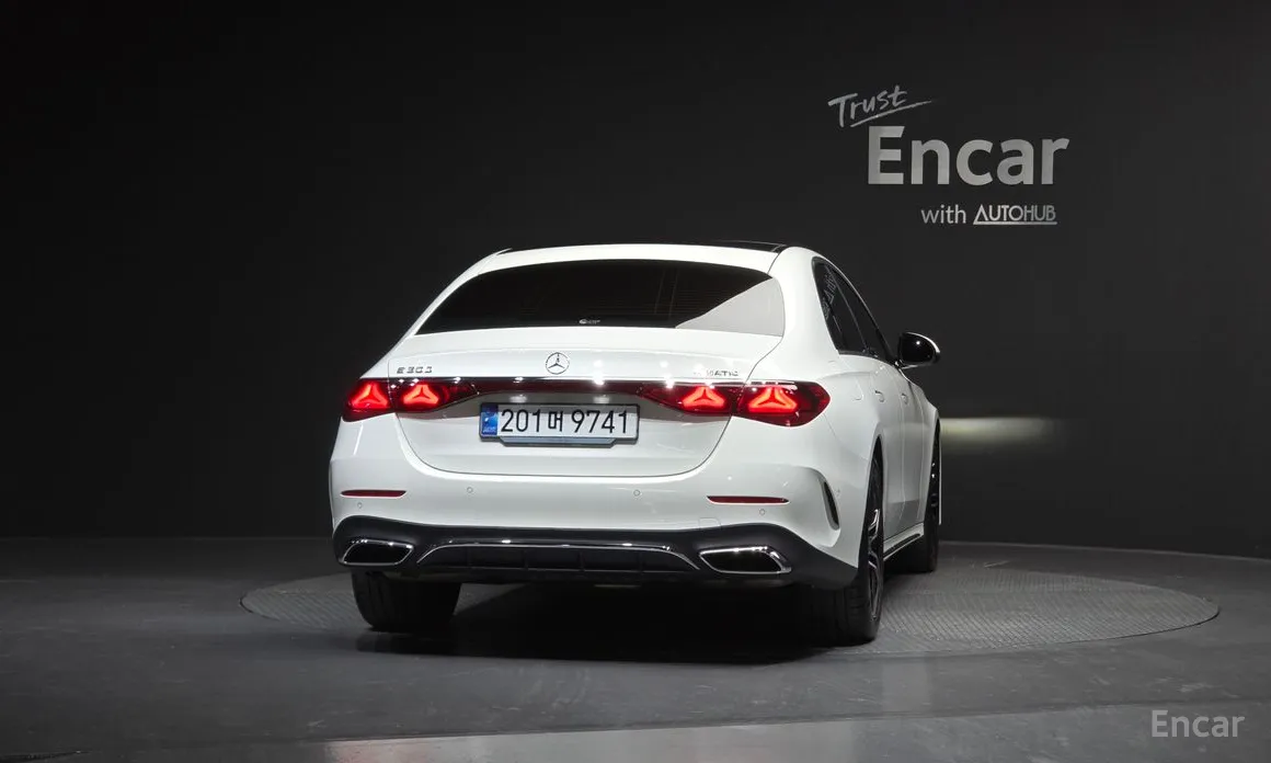 Фото 4 - Mercedes-Benz E-Class