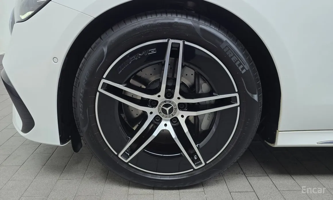 Фото 5 - Mercedes-Benz E-Class