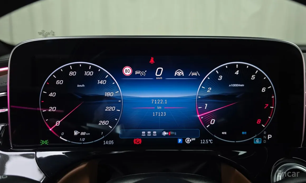 Фото 8 - Mercedes-Benz E-Class