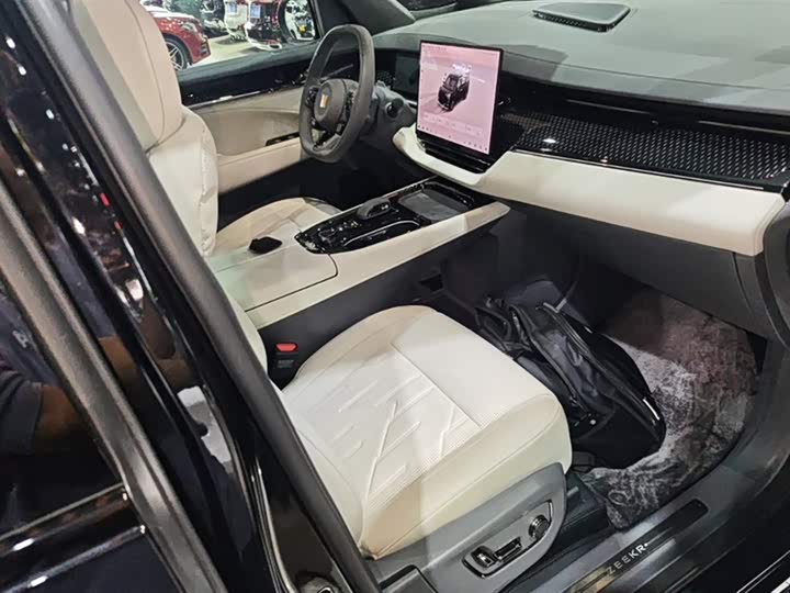 Фото 2 - Zeekr 009