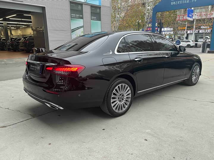 Фото 5 - Mercedes-Benz E-Class