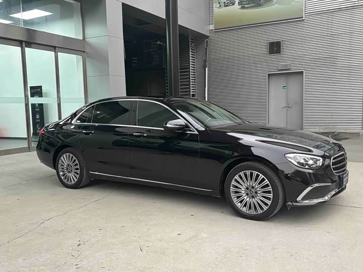 Фото 8 - Mercedes-Benz E-Class