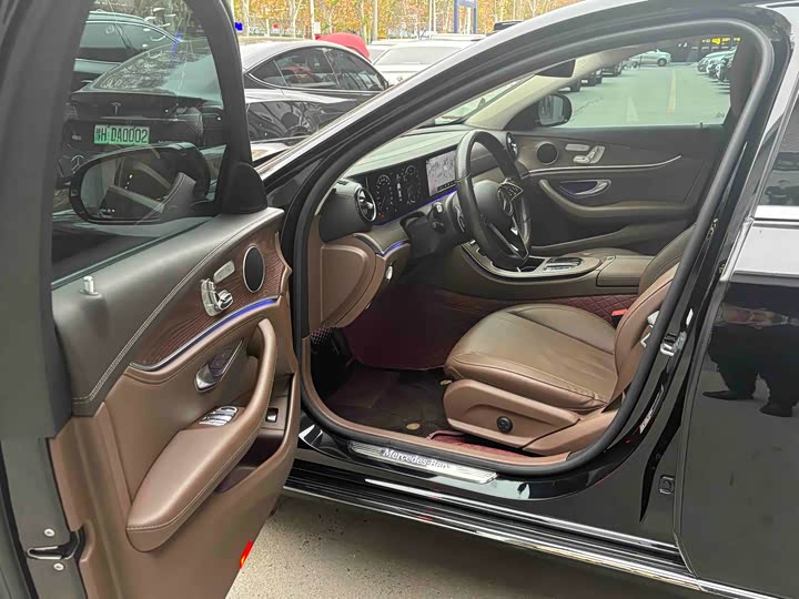 Фото 9 - Mercedes-Benz E-Class