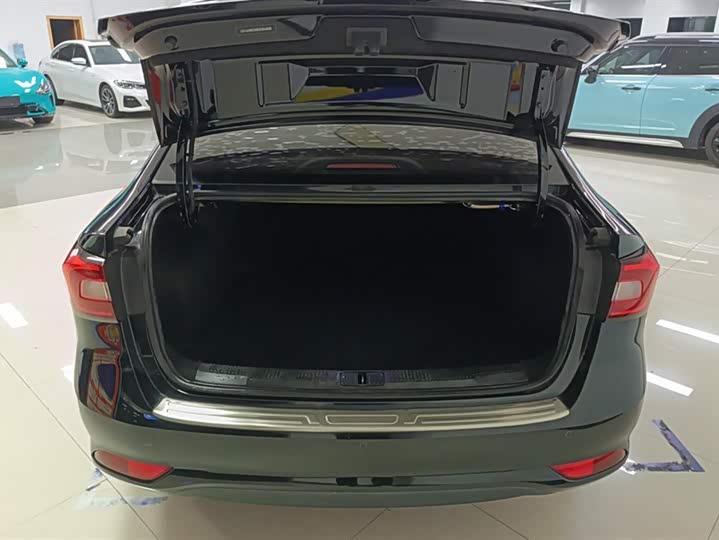 Фото 4 - Roewe i5