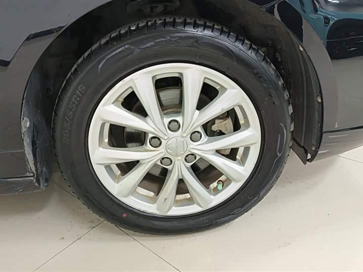 Фото 6 - Roewe i5