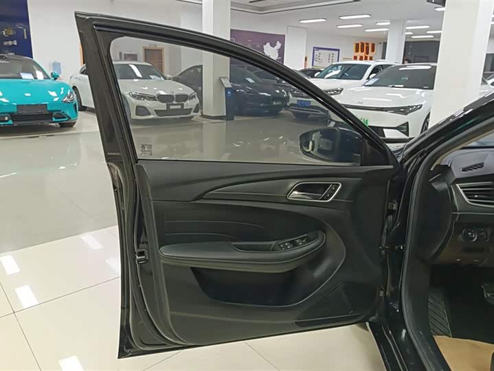 Фото 7 - Roewe i5