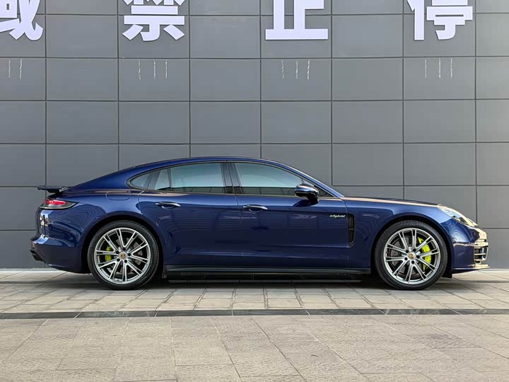 Фото 2 - Porsche Panamera Hybrid
