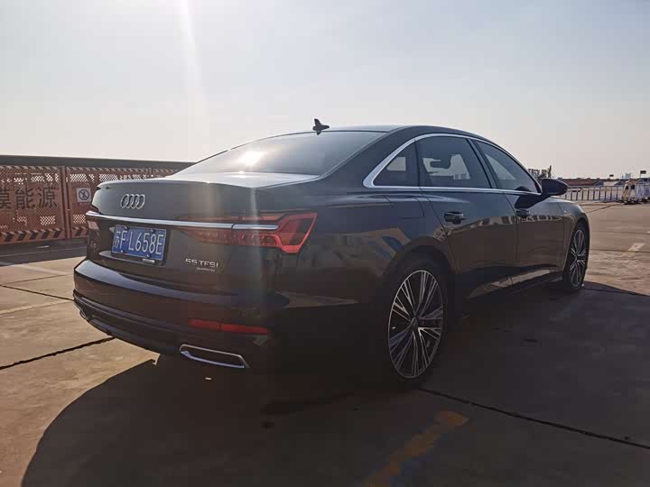 Фото 5 - Audi A6L