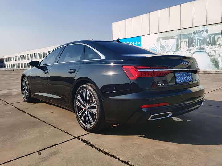 Фото 7 - Audi A6L