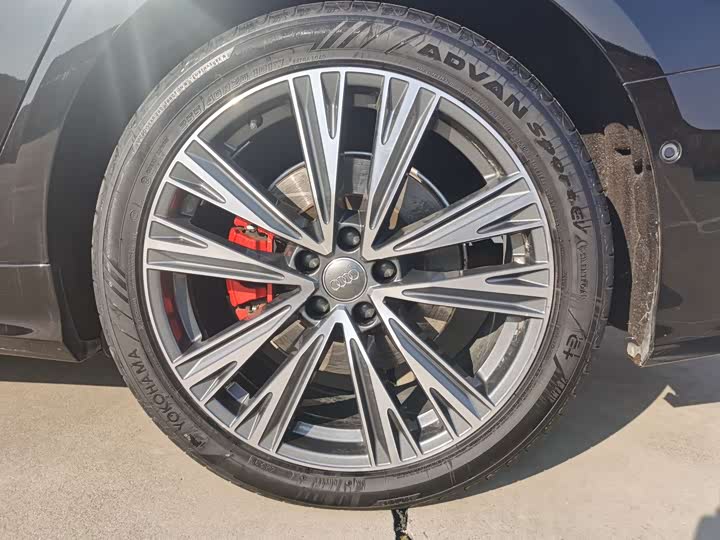 Фото 8 - Audi A6L