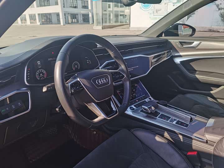 Фото 9 - Audi A6L